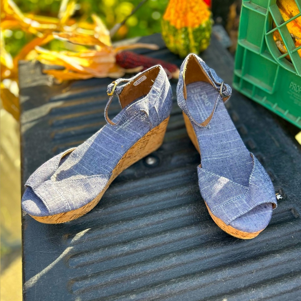 Blue wedges